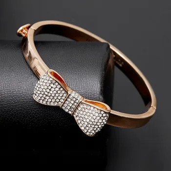 Что касается нишевых дизайнов, крошечные браслеты с бантиками могут стать ремешком большого размера, даже если Instagram в стиле принцессы.